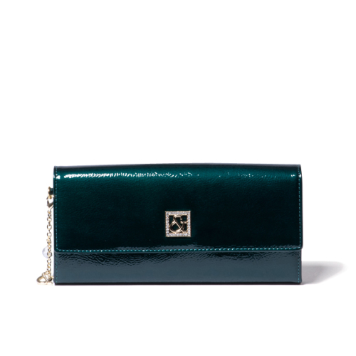 2022年おすすめな緑のお財布はPINKY&DIANNEのシェブロンエナメル 薄型長財布です